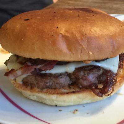 ...immer auf der Suche nach gutem Essen! Solange Kakaobohnen an Bäumen wachsen, ist Schokolade für mich Obst #eifel #foodie