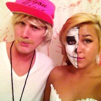 MerkyMisha's profile picture. An epileptic pothead that fancies herself an artist.✏