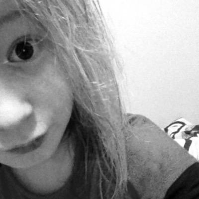 Lisa. 10edemi. Youtubeuse humour tag defis beauté 1peut de tout. Chaine youtube : lisa videoo