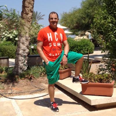 كن واثقا في نفسك وفي قدراتك وفي امكانياتك وقبل كل هذا توفيق ربنا ...الدنيا كده