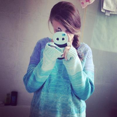 {｡^◕‿◕^｡}