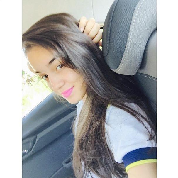 Estudante, futura dentista, 15 anos, flamenguista e paraibana.