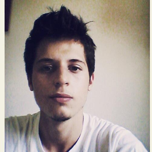 ☮✌Por algum motivo , te conheci . E por outro motivo mais forte , me apaixonei  eu te amo mto mto mto amor -@queissolinex aqui