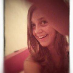 bina_lopes_13's profile picture. 