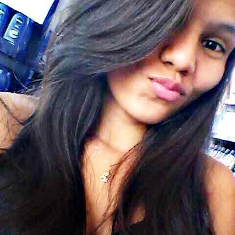 Allynne Marcelly *--* Gosto de ser conquistada com atitudes, gestos,beijos,carinhos,afeto.....E nao com palavras ao vento e atitudes futeis!
