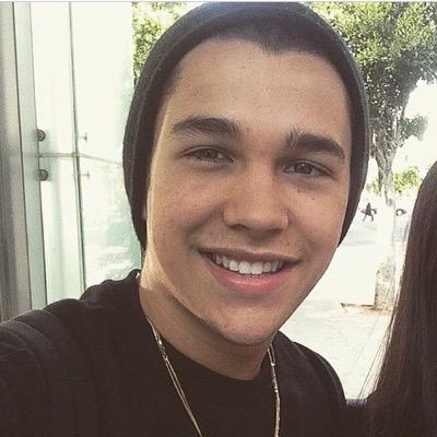 follow @unbrokenacm bc she gave you this free follow she'll follow back thnx homeslice