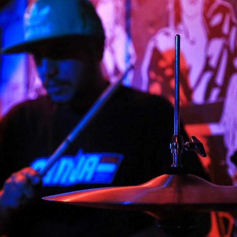 *Engineer of Beats, Drums, Rhythms*   contact: iluvfunk@gmail.com or randyfard@gmail.com   https://t.co/tzorTWVuCH  http://t.co/TSSOmw2d4j