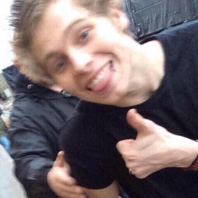 @Luke5SOS: Calum is daddy af

( @narrrygoround )