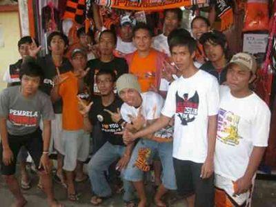 THE JAK MANIA JOHAR BARU BERSATU / JAKMANIA KAMPUNG RAWA + JAKRAMAT JAYA + JAK GALUR + THE JAK TANAH TINGGI / GILA PERSIJA