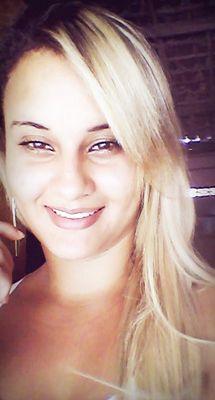 21 anos 
Casada
João Pessoa , PB  ~ Um pouco xata mais fácil de si enteder .