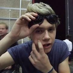Escribo cosas no muy sorprendentes en Wattpad; cuenta solo para dar informaciones a mis seguidoras. User principal: @niallsporn_