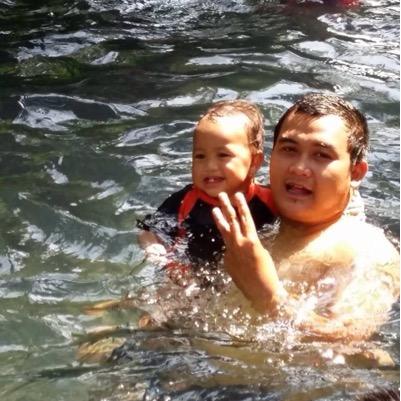 Luangkan waktu untuk dirimu sendiri. Karena belum tentu dirimu sempurna di mata orang lain.