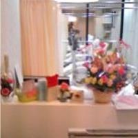 女性お顔そり専門店フラウ 　　　　　　北千住駅徒歩３分 月曜定休　　　　　　女性のためのシェービングと小顔マッサージのお店です。良心的・低料金　　エステ専門店の美顔器を導入し本格的なエステを組み合わせた「レディース シェービングエステ」です。完全予約　