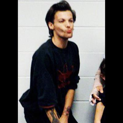 Louis loves you and thinks you are cute and adorable ꒰๑•‧̮ૣ•ૣ๑꒱♡ @tobeinlouve ♡