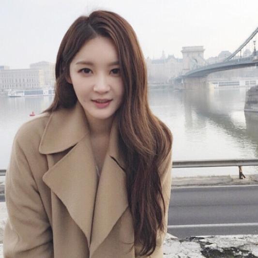 welcome to the woman's room, Davichi's Kang Min Kyung. 90's.