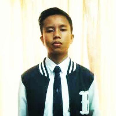 keberhasilan seseorang berawal dari doa dan dukungan orang tua ! terus berlari mengejar impian ! we can changes the world :)