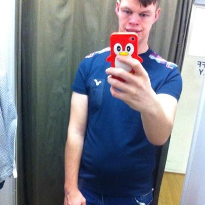 I Am jack i am 19 singel and a college stundent i play drum :) follow me and i might follow u back