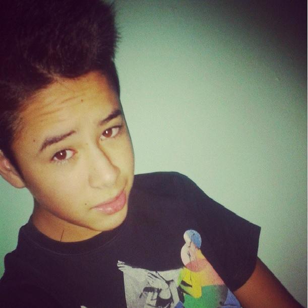 Love Bieber , Love Selena Gómez , and love all my brothers and sister's Beliebers and Selenators:*