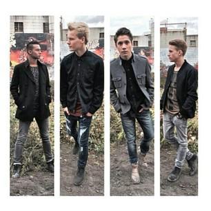 Stressed, Depressed & MainStreet Obsessed|| Op dit acc help ik Mainiacs met follows van MainStreet so tell me if u need help|| Nils ~ Owen ~ Rein ~ Daan|| 0/5