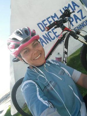 Sou apaixonada pela vida, amigos e descobrindo como vale a pena viver ... What zap (12)98166-1247