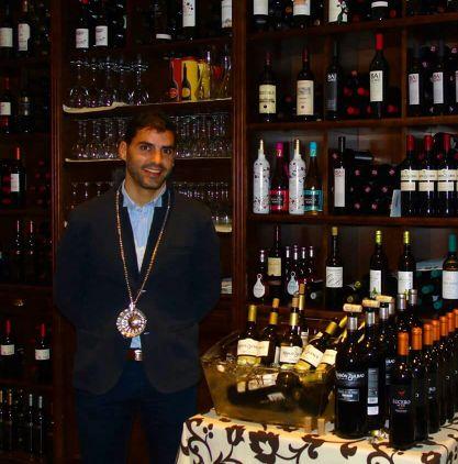 Campeón de Extremadura de Sumiller.
Vpdte. Asoc. Sumiller y Bartender de Extremadura.
Docente en Escuela Europea del Vino.

📲635764396
📧cj_vivas@hotmail.com