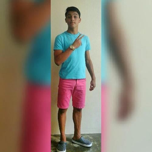 Nome:Marquinhos  Idade: 16 anos Estado civil:Solteiro Whats:(81)9863-9700