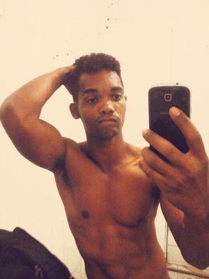 Amante da vida, sonhador da realidade. ✌ gostando dela mesmo agente tendo quase nada ver.( ♥ Vi ♡ ) ️