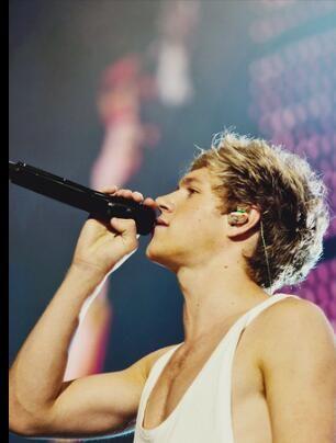 I give you a free follow, so follow back on my main account @chicasinsentido