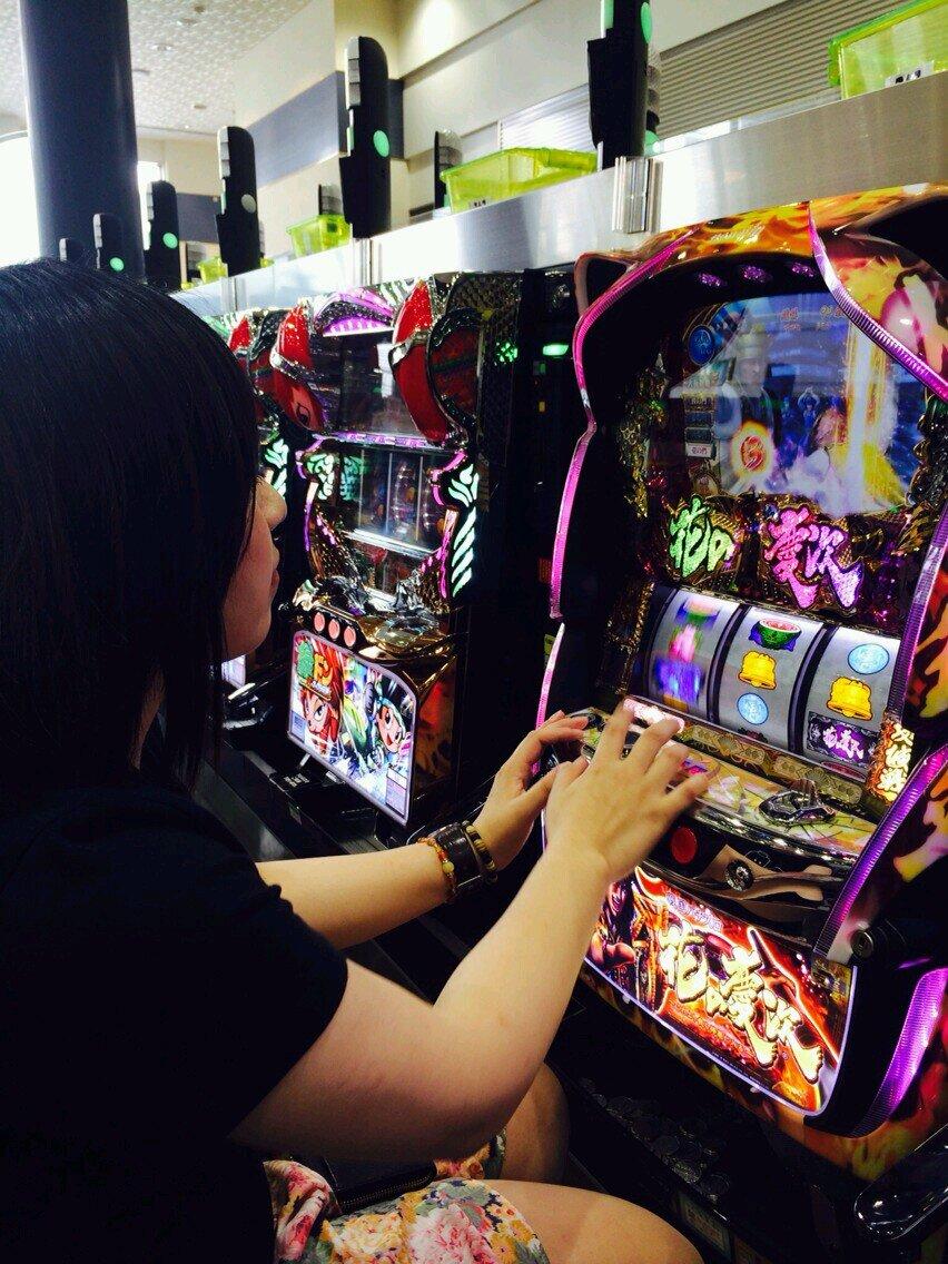 絵描きます(*´-`)                                                          Ibに出てくる「呑み込める夜」と「月夜に散る儚き想い」が欲しい←