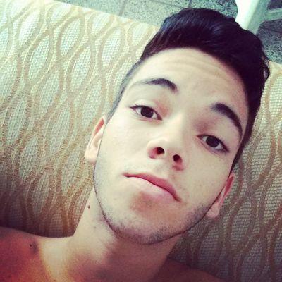 Henriqu06170842's profile picture. Desafiar o impossível é capacidade que poucos possuem e que raros praticam ✌