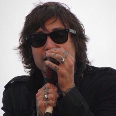 Hi, im Frank/Fun Ghoul, engaged to marry the love of my life @WantedPoison.