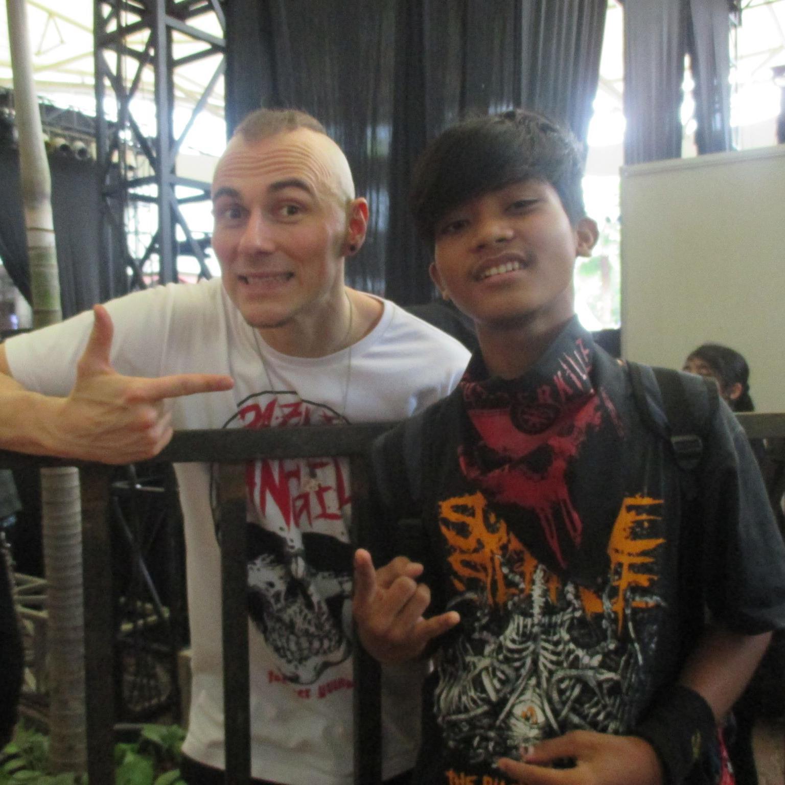 Pria Itu MOSHING (y) Bukan DANCING (n) +6283896636551'' Follow (y)
