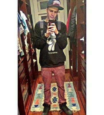 Sou apaixonado por sorrisos, sorrisos me encantam, pessoas que sorriem com os olhos então nem se fala