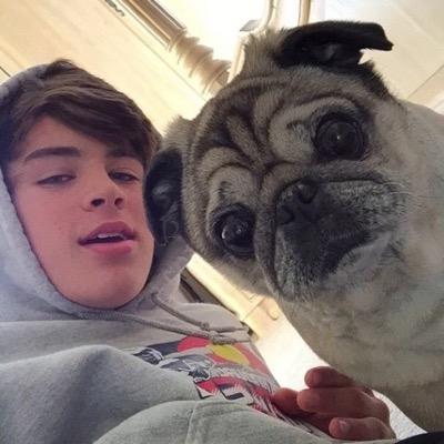 ❤️ hello ._. welcome to my wall stalker xD jk have fun ^.^ Hayes is my boyfriend okay¿ ill leave you now ️