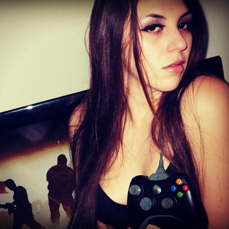 21 | Gamer | Pokémon/Zelda/League of Legends | Metal & Dubstep | ¿Cerveza? ¡POR FAVOR! | LoL: Miss Whore