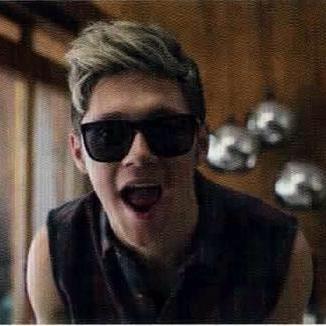 This is a free follow from @Laugh_of_Tommo :) Please follow her !