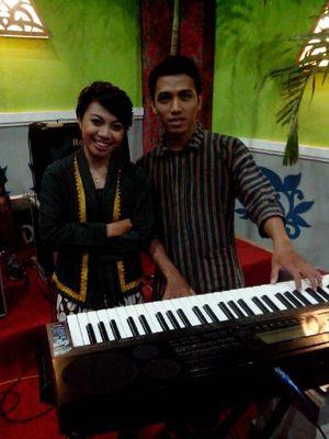 YudiTeater's profile picture. bad keyboardist