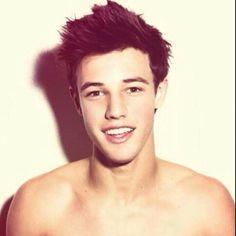I love MAGCON, O2L, Troye Sivan, Brent Rivera, JennxPenn, Zoella, PointlessBlog, ThatcherJoe, Flippinginja from YouNow, BruhIt'sZach From YouNow, Ect.. AND FOOD