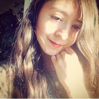 Nunca dejes de sonreir, porque nunca sabes quien se puede enamorar de tu sonrisa.