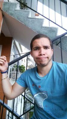 Publicista | Graphic Designer | Locutor | Sarcástico | ¿Qué más quieren?