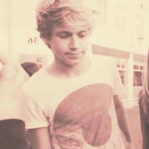 follow @LunaHoran6 or i unf