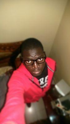 Follow me ; suit moii ; Toppma =) 100%Followback ;)  #RealMadridCF  #TeamCr7  #OM  #ArsenalFC  #ChelseaFc #Footballmylife #Muslim