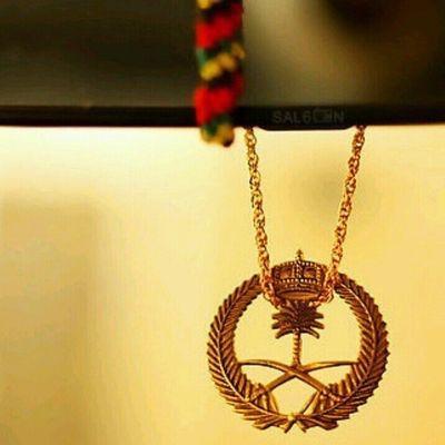 تؤلمنا بعض التصرفات                                                 و لكن ، نبتسم حبا لاصحابها ..♡'