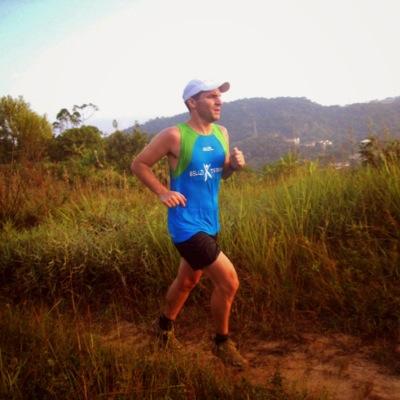 Pai das gêmeas Luiza e Carolina, Casado com uma mulher maravilhosa, corredor determinado e futuro maratonista. Apaixonado por leitura e bicicletas.