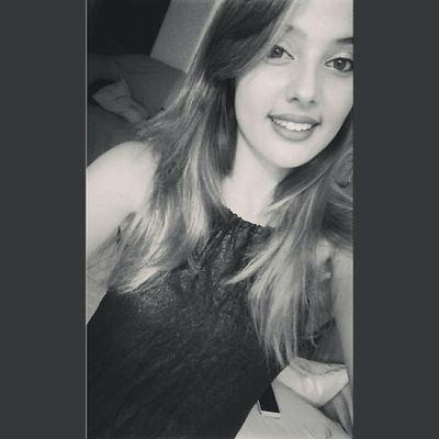 Não deite com mágoas no coração. Não durma sem ao menos fazer uma pessoa feliz! E comece com você mesmo