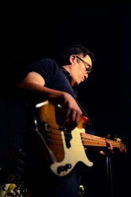 Thee Windless Gatesという３ピースバンドでベースなんぞ弾いとります♪よろしくどうぞ！2018年よりSYYM（シム）プランニングとしてもろもろやっとります。ごひいきに。
