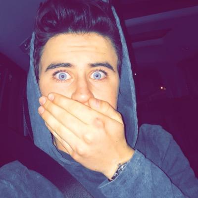 Follow @nevermindgrier because she just gave you a free follow rt this! https://t.co/TlKBHVUIrw