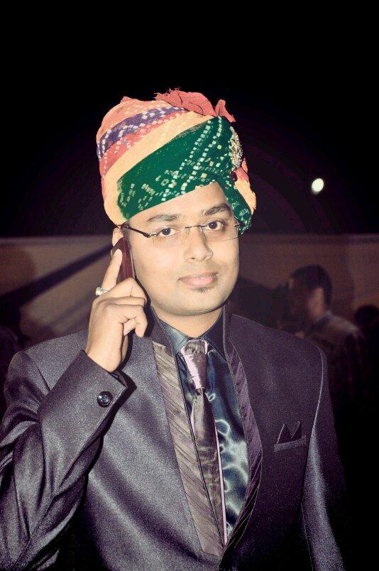 i'm simple human being ,like a innocent .I hope that is know enough for me..... :) :)
 NO tention , be happy 
jio or jine do