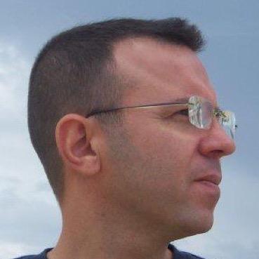 Médico  de Urgencias Hospitalarias. Master en urgencias, emergencias y catástrofe. La 1° regla en la guerra es hacer lo que le pediste a tus hombres.(A. Magno).