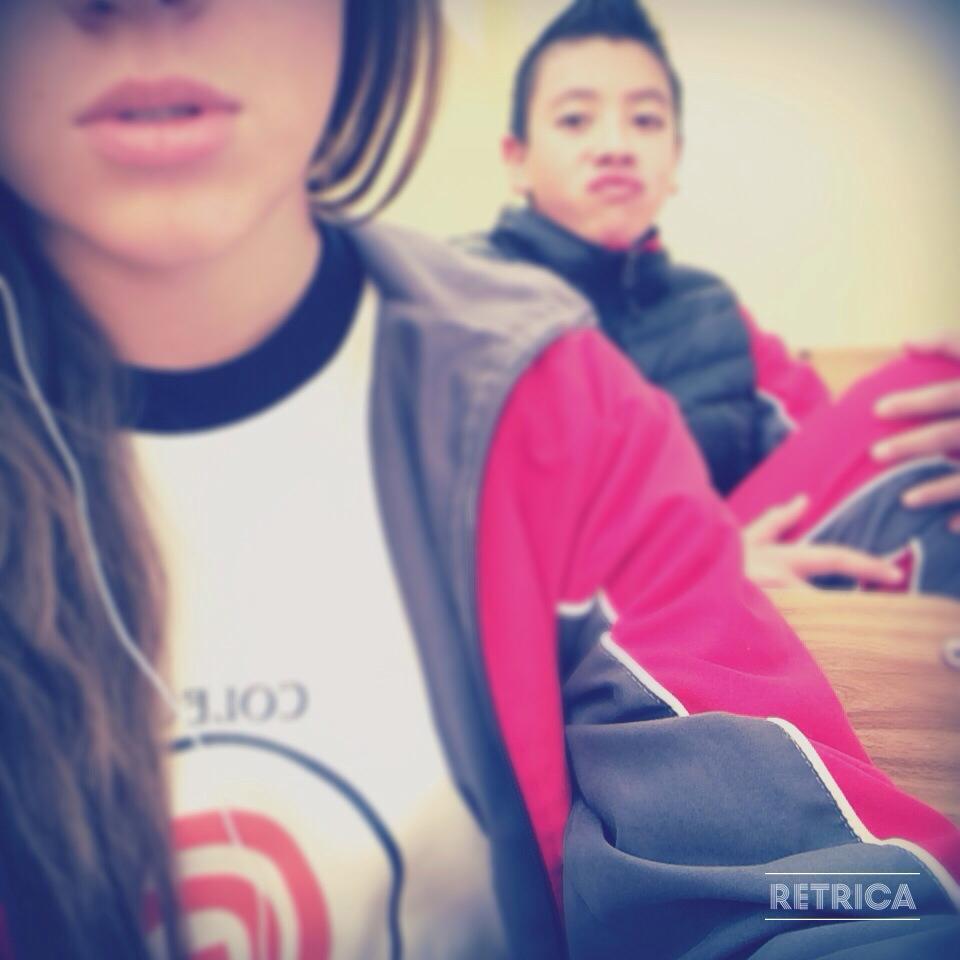 Soy una porrista de vaqueros, tengo ojitos cafe, me gusta 1D, y amo a mi mejor amiga! :3 Y amo a Avicii ◢ ◤   ♡Wake me up ♡